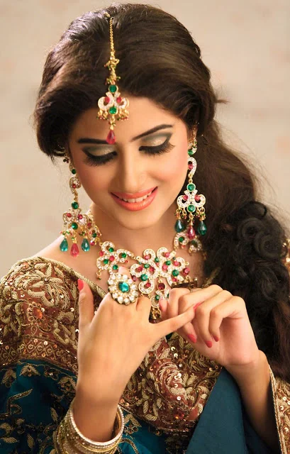 pakistani model girl sajal ali new latest images-webstudy.pk