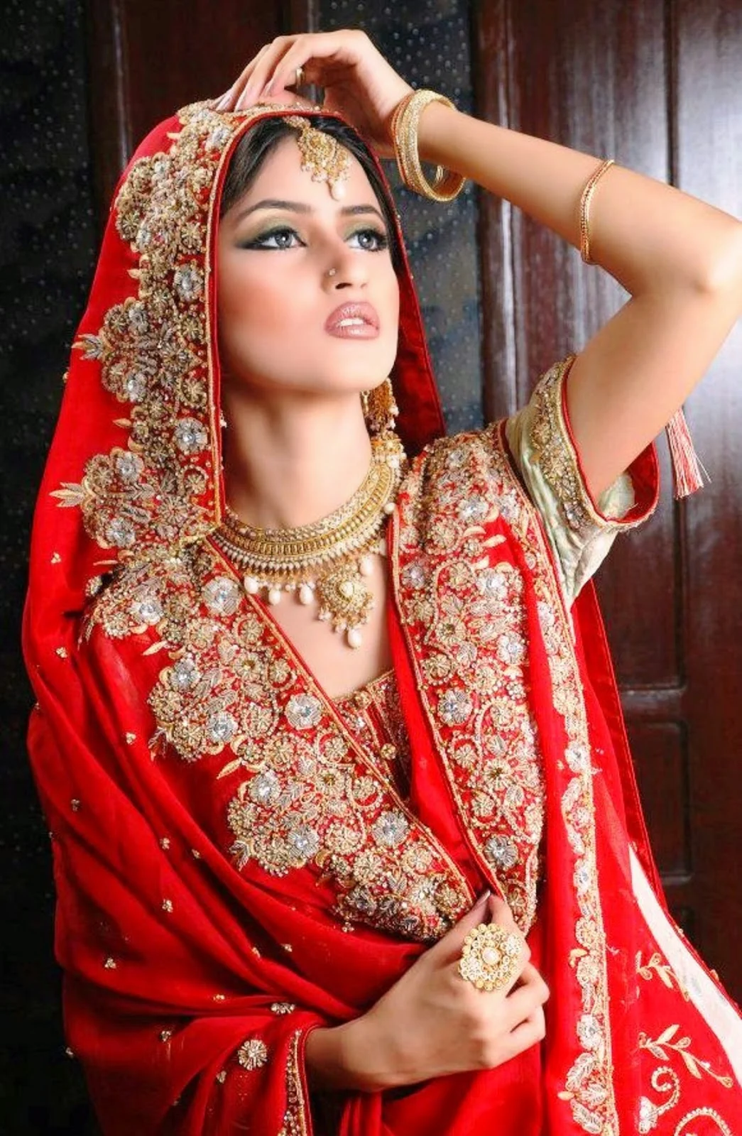Latest-Bridal-Make-Over-and-Jewelry-Trend-in-Pakistan-By-Sajal-Ali-2