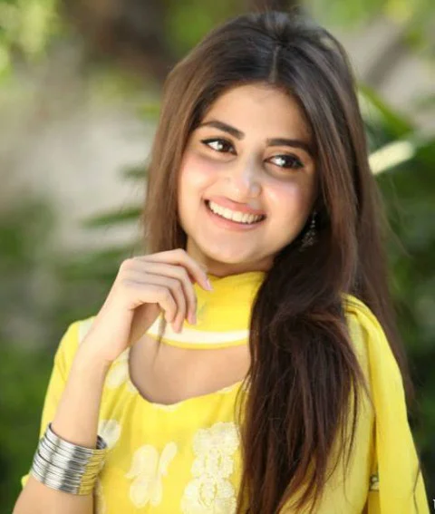 Pakistani-actress-Sajal-Ali-HD-Wallpapers