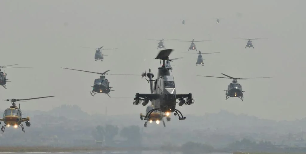 After-7-year-hiatus-nation-witnesses-Pakistan-Day-parade-webstudy.pk