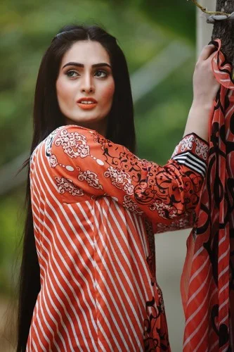 beautiful lawn dresses collection by aroshi-webstudy.pk